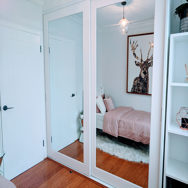 Polyurethane mirrored sliding doors