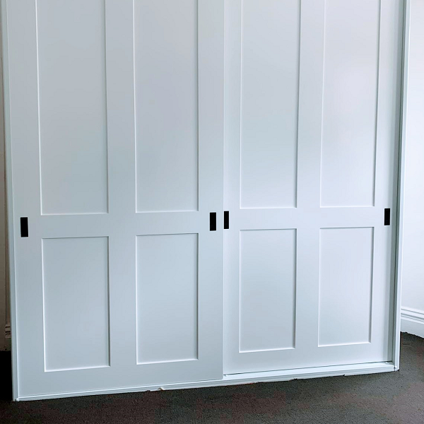 Polyurethane Shaker style sliding doors 