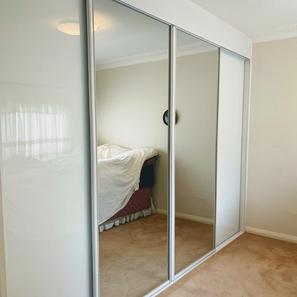 Arctic glass sliding wardrobe doors with mirror