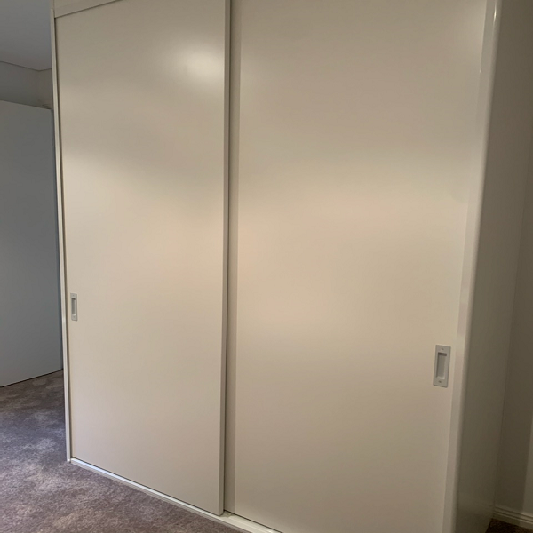 Plain polyurethane sliding wardrobe doors 