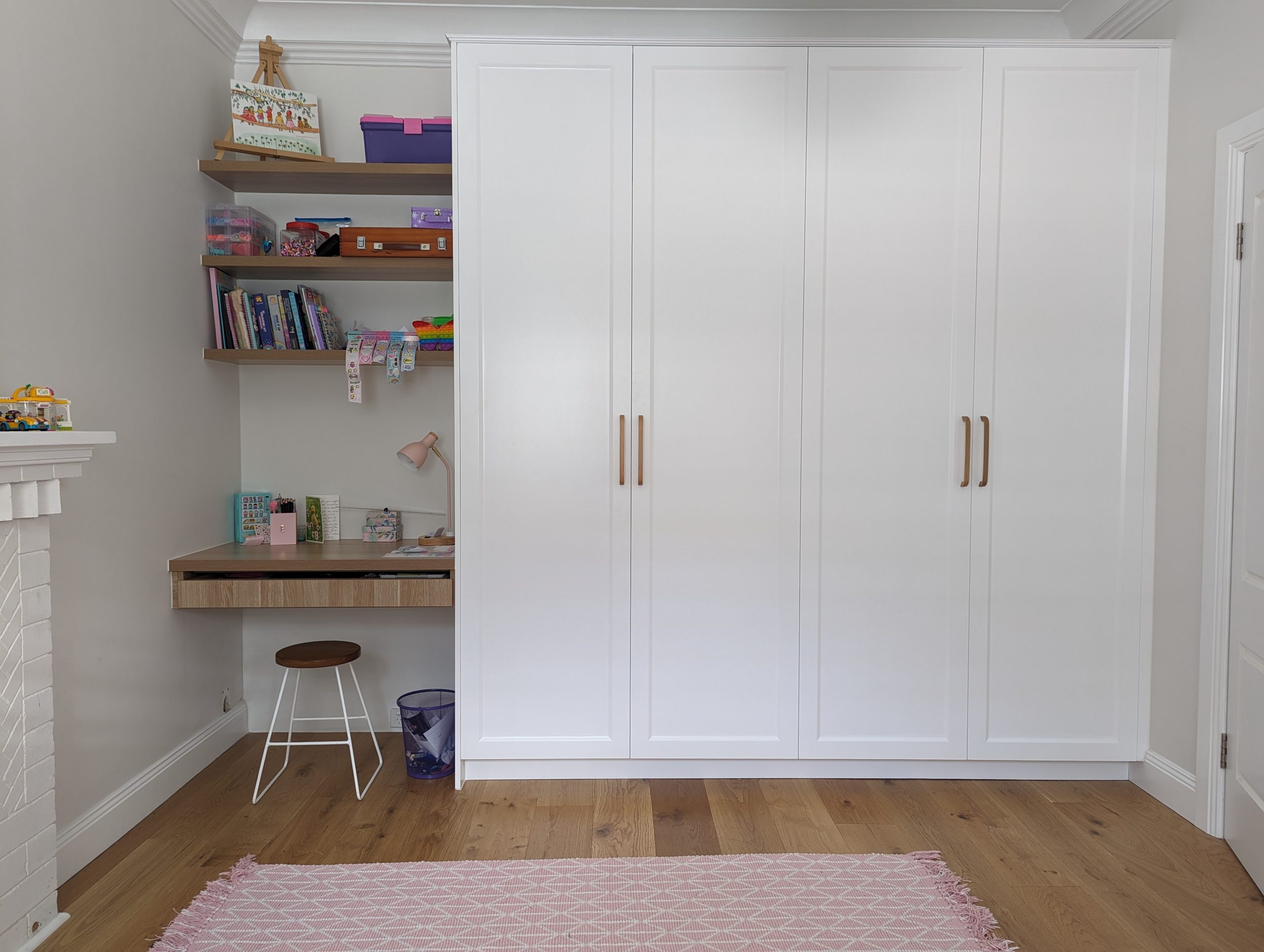 Built-in wardrobe with hinged doors