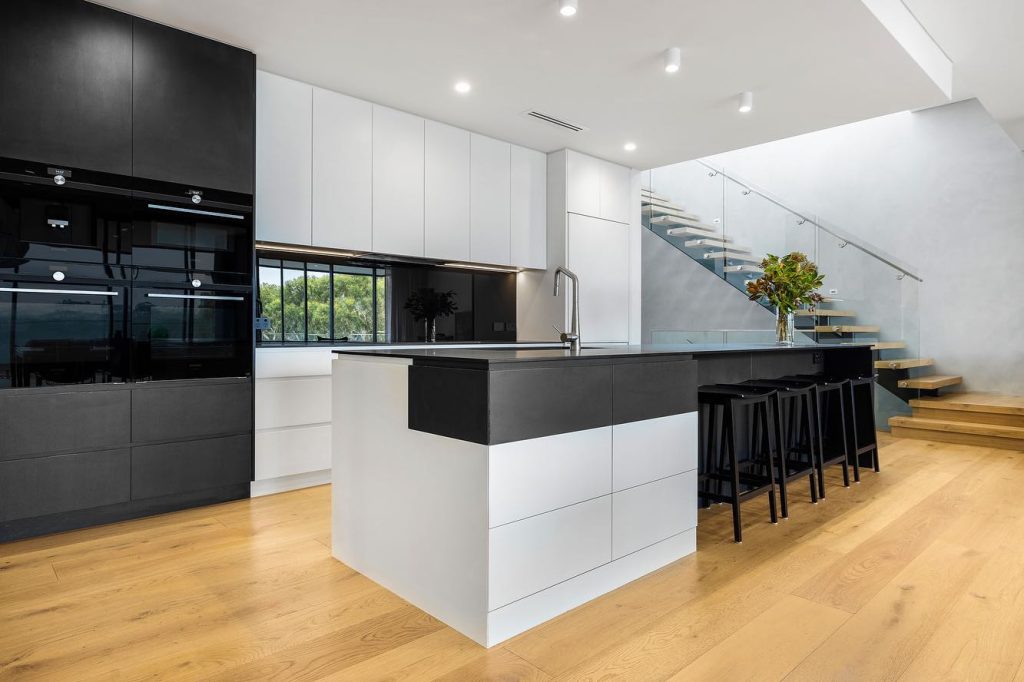 Custom Built Polyurethane Kitchen in Sydney
