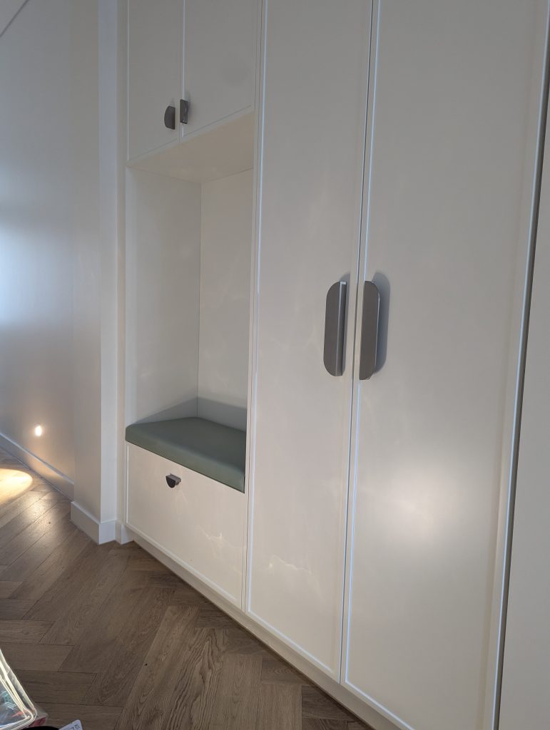 Polyurethane Thin Shaker Mud Room Cabinetry